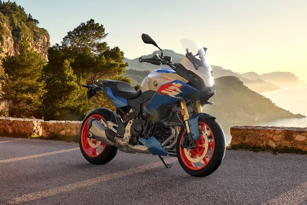 BMW F900XR Pro